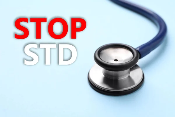 Texto Stop Std Estetoscopio Sobre Fondo Azul Claro Primer Plano — Foto de Stock