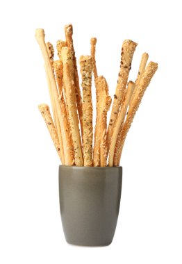 Lezzetli Grissini beyaz arka planda fincana yapışıyor.