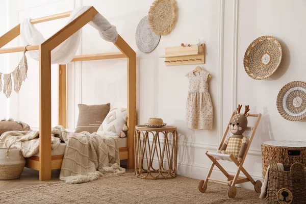 Quarto Criança Elegante Interior Com Cama Casa — Fotografia de Stock