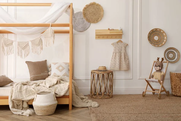 Stijlvol Kinderkamer Interieur Met Huisbed — Stockfoto