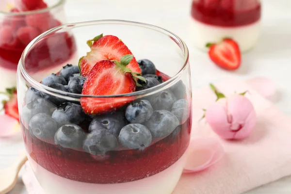 Delicious Panna Cotta Berries Glass Dish Closeup — Stock Photo, Image