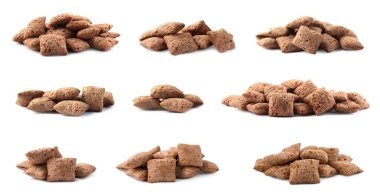 Beyaz arka planda gevrek mısır gevreği ile ayarlanmış. 