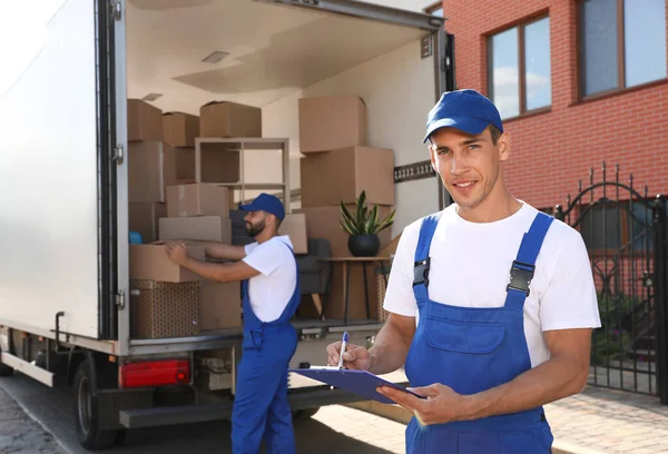 Moving Service Workers Outdoors Unloading Boxes Checking List — Stock Photo, Image