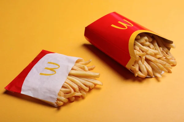 Mykolaiv Ucrânia Agosto 2021 Pequenas Grandes Porções Batatas Fritas Mcdonald — Fotografia de Stock