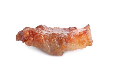 Beyazda izole edilmiş leziz kızarmış çıtırtılar. Pişmiş domuz yağı.