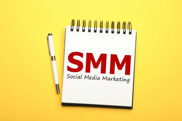 Notizbuch Mit Text Smm Social Media Marketing Und Stift Auf — Stockfoto