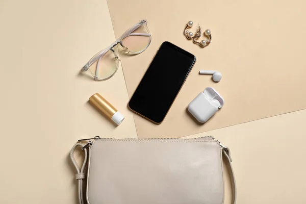 Flat Lay Composition Stylish Woman Bag Color Background — Stock Photo, Image