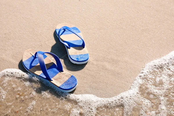 Stylish Flip Flops Beach Space Text — Stock Photo, Image