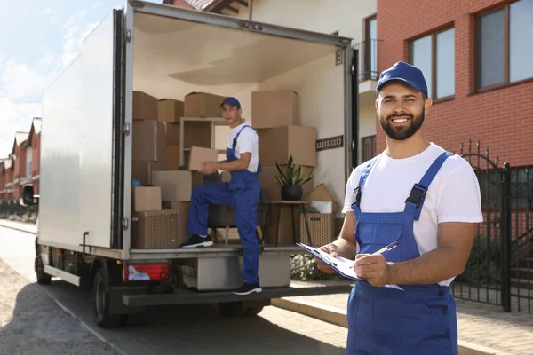 Moving Service Workers Outdoors Unloading Boxes Checking List — Stock Photo, Image