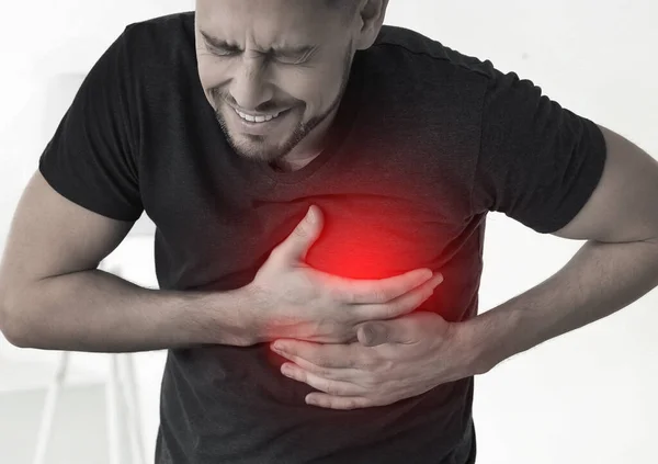 Hombre Teniendo Ataque Corazón Casa Ayuda Emergencia — Foto de Stock