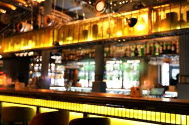 Kafedeki bar tezgahının bulanık görünümü