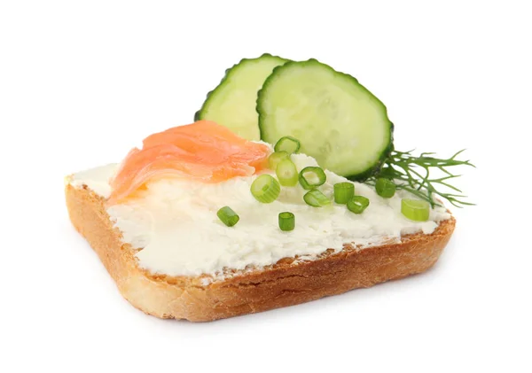 Läcker Smörgås Med Färskost Lax Gurka Och Örter Isolerade Vitt — Stockfoto