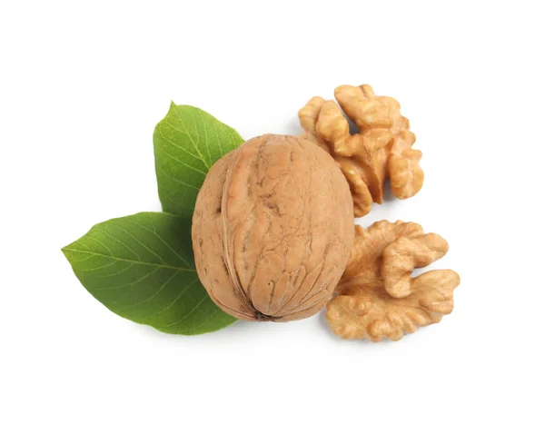 Čerstvé Zralé Vlašské Ořechy Listy Bílém Pozadí Horní Pohled — Stock fotografie