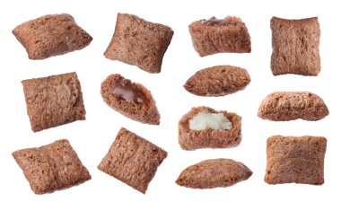 Beyaz arka planda gevrek mısır gevreği ile ayarlanmış. 