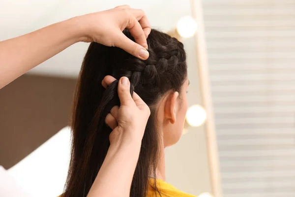 Professional Stylist Braiding Client Hair Salon — Stock Photo, Image