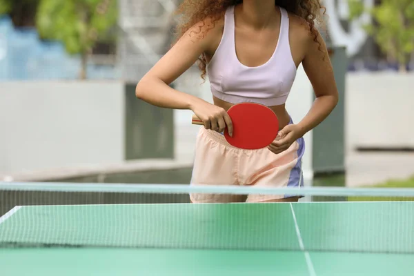 Mujer Afroamericana Jugando Ping Pong Aire Libre Primer Plano —  Fotos de Stock