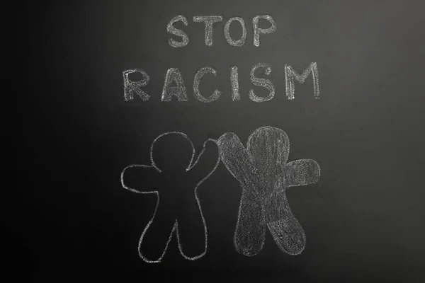 Krijt Opschrift Stop Racisme Mensen Figuren Schoolbord — Stockfoto