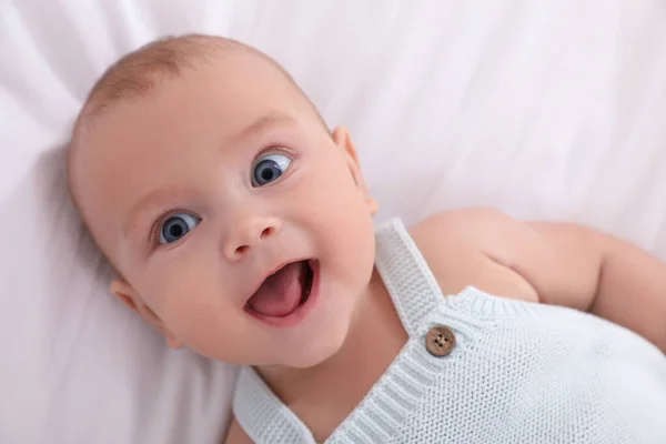 Lindo Bebé Acostado Una Manta Blanca Vista Superior — Foto de Stock