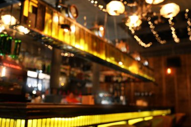 Kafedeki bar tezgahının bulanık görünümü