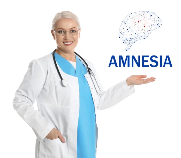 Amnesia Therapy Mature Doctor Pointing Human Brain Illustration White Background — Stock Photo, Image