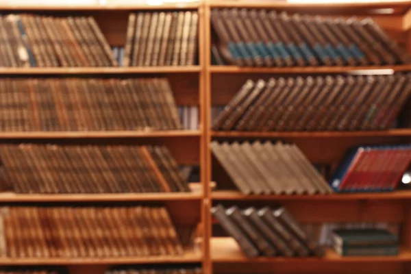 Wazig Bekijken Van Boeken Planken Bibliotheek — Stockfoto