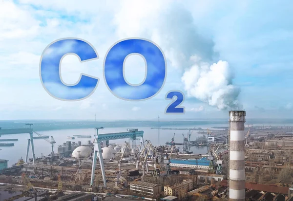Co2排出量 煙で空気を汚染し 工業工場の空中ビュー — ストック写真