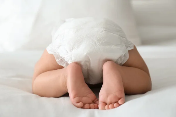 Lindo Bebé Pañal Cama —  Fotos de Stock