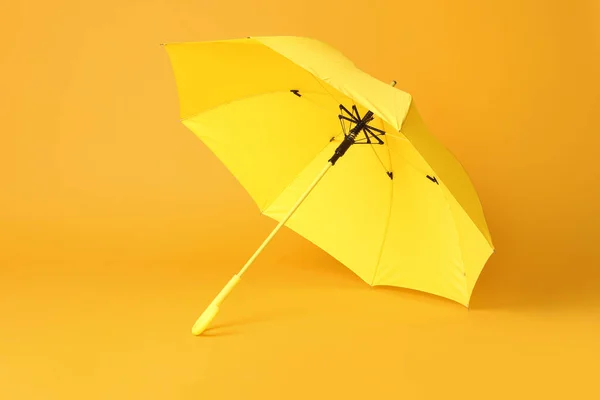 Parapluie Lumineux Ouvert Élégant Sur Fond Jaune — Photo