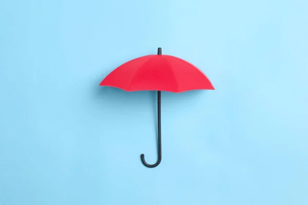 Parapluie Jouet Lumineux Sur Fond Bleu Clair Vue Dessus — Photo