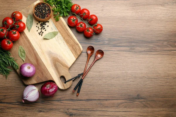 Snijplank Groenten Houten Tafel Plat Gelegd Met Ruimte Voor Tekst — Stockfoto