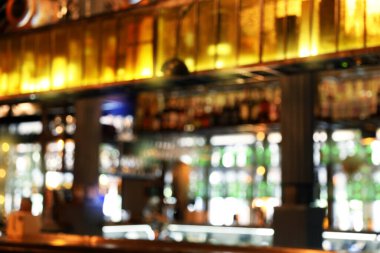 Kafedeki bar tezgahının bulanık görünümü