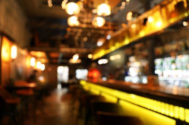 Modern bar içinin parlak bulanık görünümü