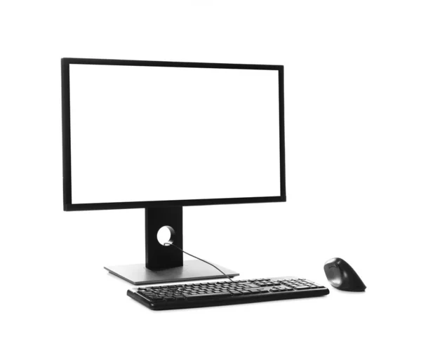 Moderner Computer Mit Leerem Bildschirm Und Peripherie Auf Weißem Hintergrund — Stockfoto
