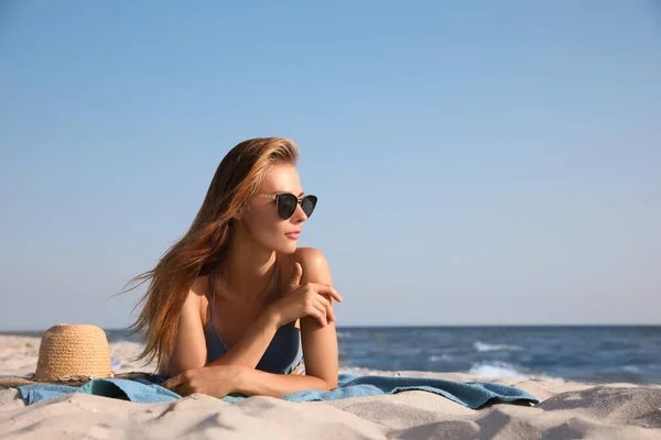 Attractive Woman Sunglasses Sunbathing Beach Towel Sea Space Text — Stock Photo, Image