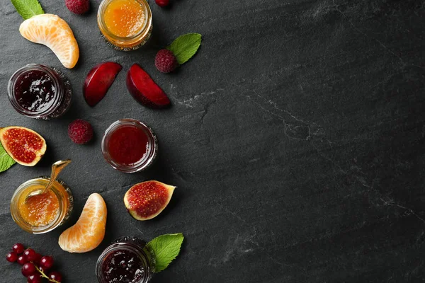 Los Botes Las Confituras Diferentes Los Ingredientes Frescos Sobre Mesa —  Fotos de Stock