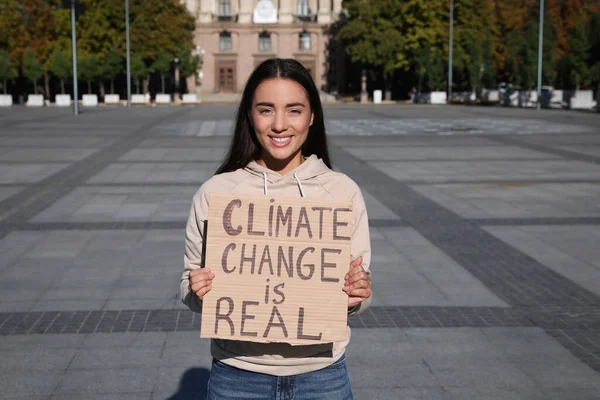 Jovem Com Cartaz Protestando Contra Mudança Climática Rua Cidade — Fotografia de Stock