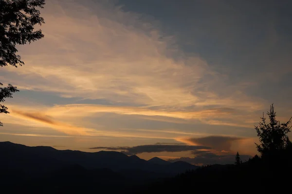 Pintoresca Vista Del Paisaje Montaña Hermoso Cielo Atardecer — Foto de Stock