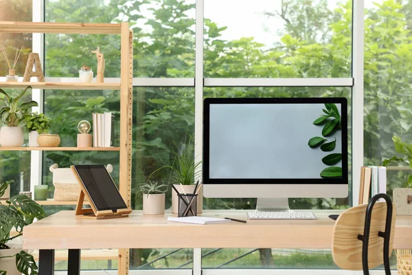 Cómodo Lugar Trabajo Con Ordenador Sala Luz Diseño Interiores — Foto de Stock