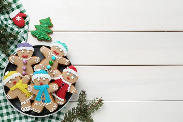 Deliciosas Galletas Navidad Ramas Abeto Sobre Una Mesa Madera Blanca — Foto de Stock