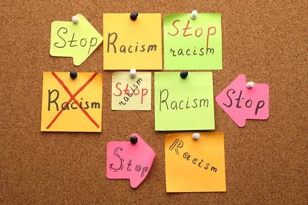 Χαρτοσημειώσεις Φράση Stop Racism Καρφιτσωμένο — Φωτογραφία Αρχείου