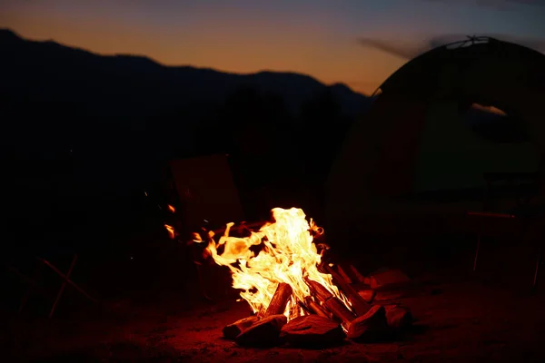 Bellissimo Falò Vicino Tenda Campeggio All Aperto Serata — Foto Stock