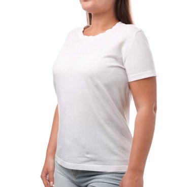 Beyaz arka planda şık tişörtlü bir kadın, yakın plan. Tasarım için model