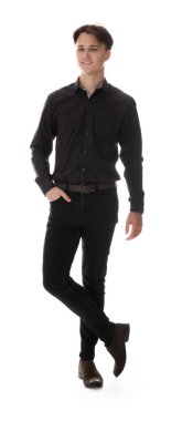 Beyaz arka planda şık kotlu adam