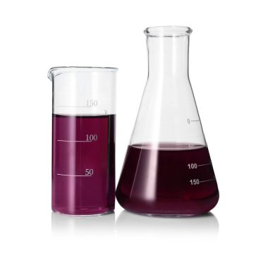 beyaz izole renkli sıvı ile farklı Laboratuar kapkacakları