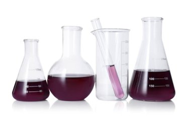 beyaz izole renkli sıvı ile farklı Laboratuar kapkacakları