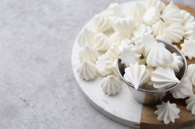 Gri masada leziz kurabiyeler, yakın plan. Metin için boşluk