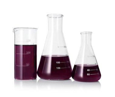 beyaz izole renkli sıvı ile farklı Laboratuar kapkacakları