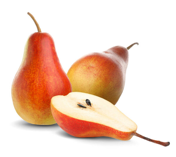Сладкие груши изолированы на белом. Полтора.