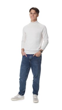 Beyaz arka planda şık kotlu adam