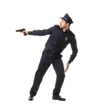 Beyaz arka planda silahlı üniformalı bir polis.